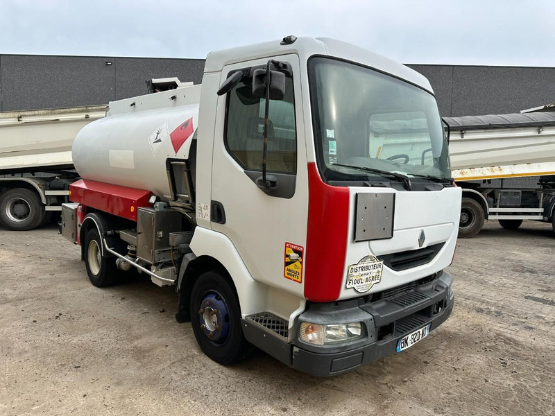 Renault MIDLUM 150 FUEL TANKER / CITERNE MAZOUT - 6500L - 3 COMPARTIMENTS - *ENGINE PROBLEM* - Tankbil: billede 2 Renault MIDLUM 150 FUEL TANKER / CITERNE MAZOUT - 6500L - 3 COMPARTIMENTS - *ENGINE PROBLEM* - Tankbil: billede 2