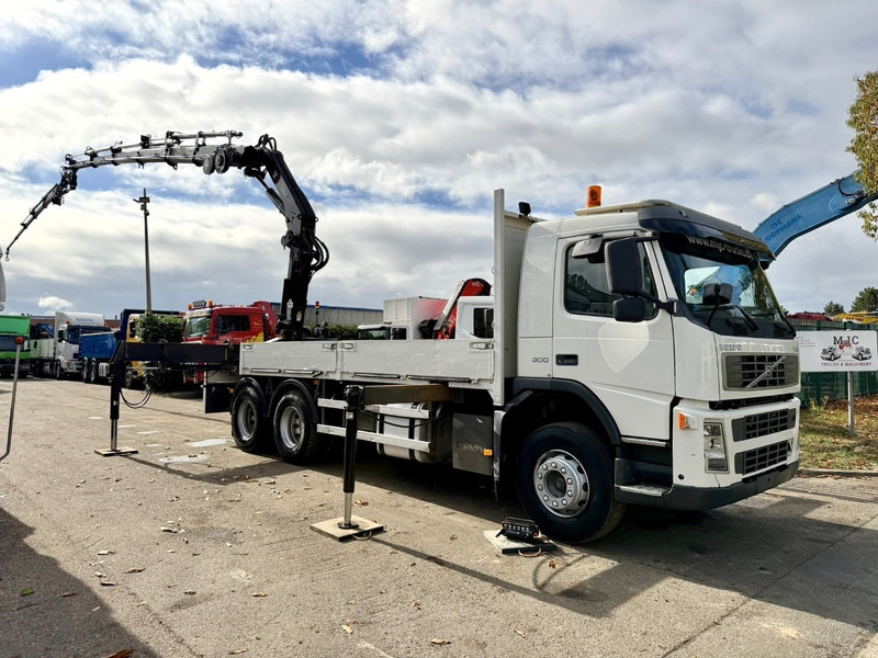 Volvo FM 300 6x4 + (25.8m!) PRITSCHE + KRAN HIAB 245 E-5 + JIB 65 X-3 + 2 ME - *228.000km* - MANUAL - A/C - EURO 3 - BELGIAN TRUCK - Lastbil med lad, Lastbil med kran: billede 2 Volvo FM 300 6x4 + (25.8m!) PRITSCHE + KRAN HIAB 245 E-5 + JIB 65 X-3 + 2 ME - *228.000km* - MANUAL - A/C - EURO 3 - BELGIAN TRUCK - Lastbil med lad, Lastbil med kran: billede 2