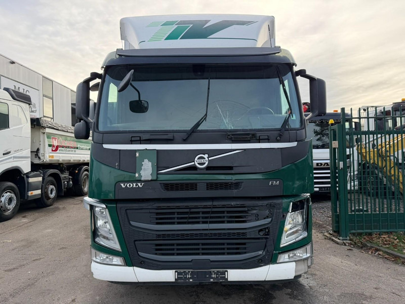 Volvo FM 330 6x2 CLOSED BOX / KOFFER 9m10 - LIFT + STEERING AXLE - *ENGINE / GEARBOX / CHASSIS = OK* - 300.000km - TUV 09/2026 - BE TRUCK - Lastbil varevogn: billede 2 Volvo FM 330 6x2 CLOSED BOX / KOFFER 9m10 - LIFT + STEERING AXLE - *ENGINE / GEARBOX / CHASSIS = OK* - 300.000km - TUV 09/2026 - BE TRUCK - Lastbil varevogn: billede 2