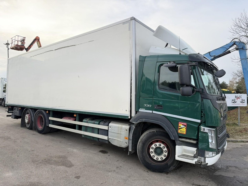 Volvo FM 330 6x2 CLOSED BOX / KOFFER 9m10 - LIFT + STEERING AXLE - *ENGINE / GEARBOX / CHASSIS = OK* - 300.000km - TUV 09/2026 - BE TRUCK - Lastbil varevogn: billede 1 Volvo FM 330 6x2 CLOSED BOX / KOFFER 9m10 - LIFT + STEERING AXLE - *ENGINE / GEARBOX / CHASSIS = OK* - 300.000km - TUV 09/2026 - BE TRUCK - Lastbil varevogn: billede 1