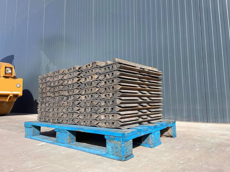 Hyundai R210 / R215 / R220 / R235 / R250 / R260 - Ramme/ Chassis for Entreprenørmaskin: billede 2 Hyundai R210 / R215 / R220 / R235 / R250 / R260 - Ramme/ Chassis for Entreprenørmaskin: billede 2