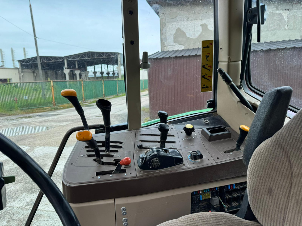 JOHN DEERE 6110 - Traktor: billede 4 JOHN DEERE 6110 - Traktor: billede 4