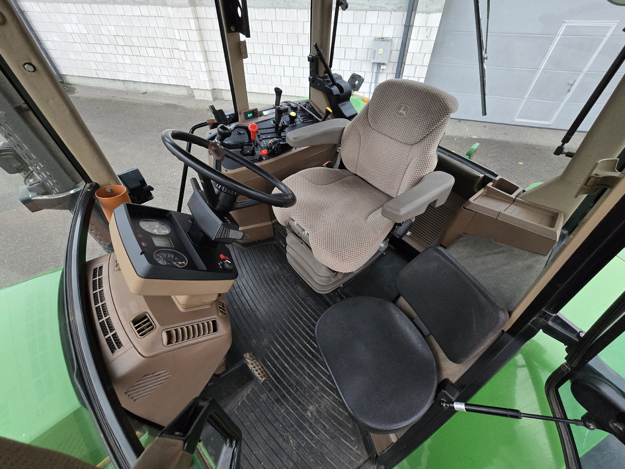 JOHN DEERE 7600 - Traktor: billede 2 JOHN DEERE 7600 - Traktor: billede 2