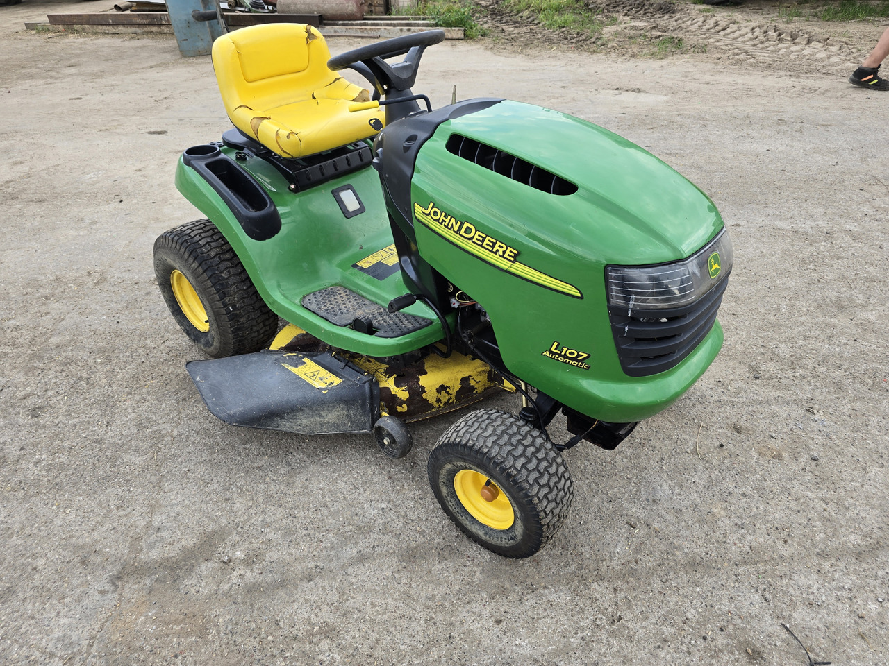 JOHN DEERE L107 Automatic - Plæneklipper: billede 1 JOHN DEERE L107 Automatic - Plæneklipper: billede 1