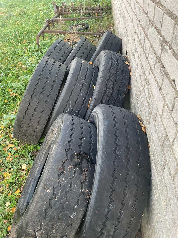 - Dæk for Entreprenørmaskin: billede 1 - Dæk for Entreprenørmaskin: billede 1