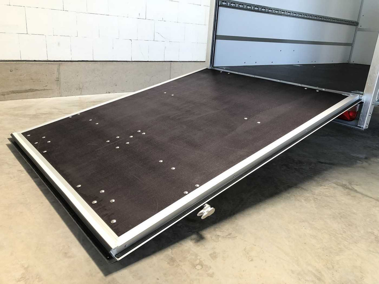 BLYSS F1336HD Rampe Tür Fenster Kofferanhänger - Varevogn påhængsvogn: billede 5 BLYSS F1336HD Rampe Tür Fenster Kofferanhänger - Varevogn påhængsvogn: billede 5