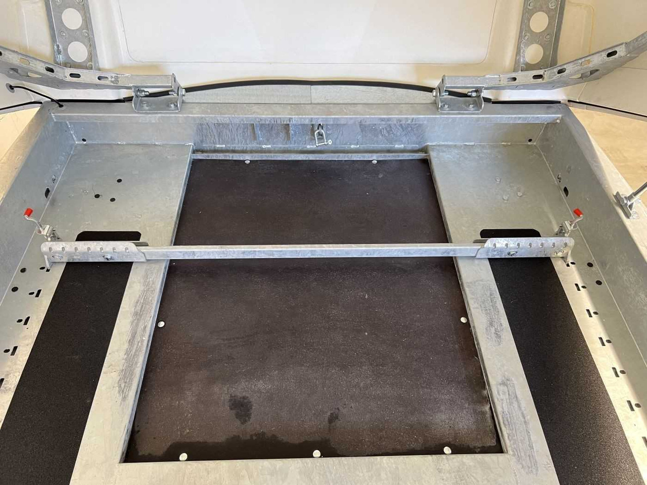 BRIAN_JAMES Race Shuttle 2 Autotransporter geschlossen - Biltransportør påhængsvogn: billede 5 BRIAN_JAMES Race Shuttle 2 Autotransporter geschlossen - Biltransportør påhængsvogn: billede 5