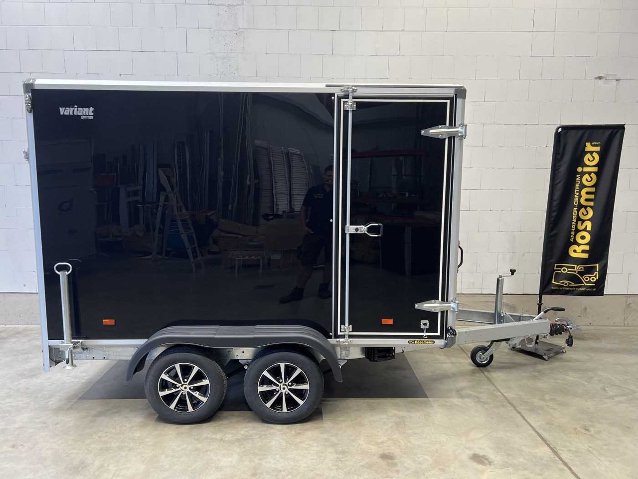 VARIANT Night Edition Tandem Rampe Tür Kofferanhänger - Varevogn påhængsvogn: billede 2 VARIANT Night Edition Tandem Rampe Tür Kofferanhänger - Varevogn påhængsvogn: billede 2