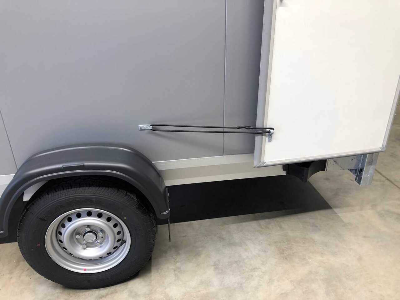 Leje en VEZEKO TK B 15.35 SP Flügeltüren Kofferanhänger VEZEKO TK B 15.35 SP Flügeltüren Kofferanhänger: billede 23 Leje en VEZEKO TK B 15.35 SP Flügeltüren Kofferanhänger VEZEKO TK B 15.35 SP Flügeltüren Kofferanhänger: billede 23