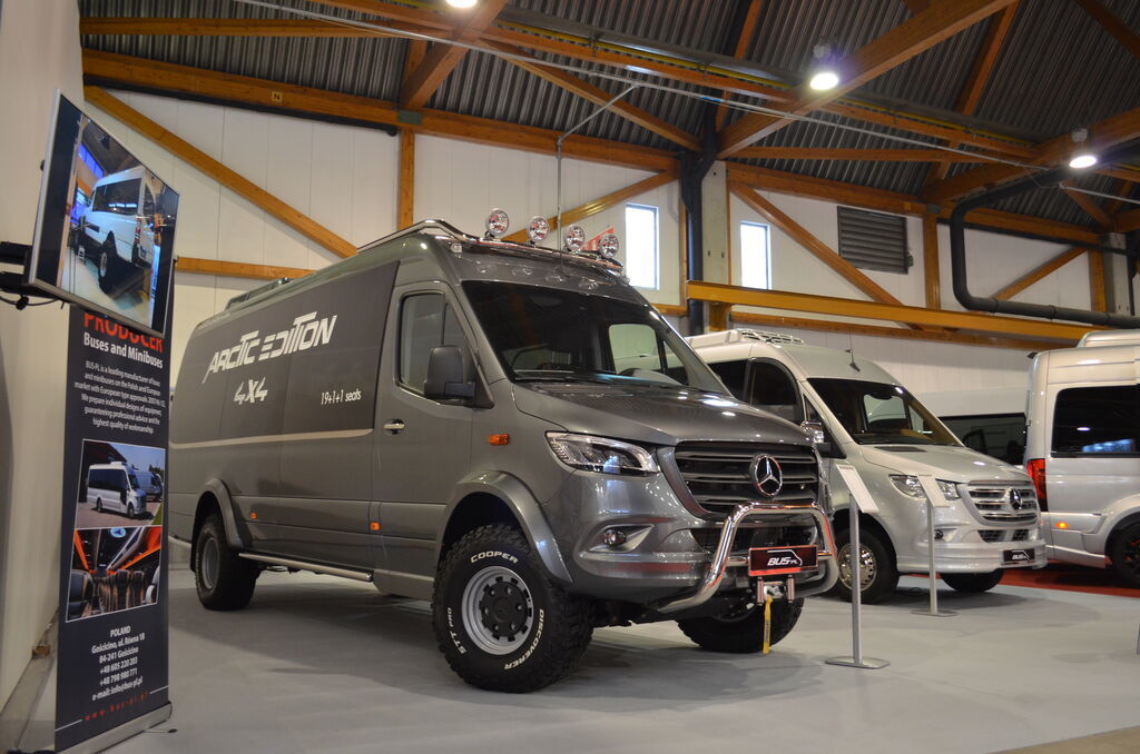 MERCEDES-BENZ Sprinter 519 4x4 high and low drive - Minibus, Persontransport: billede 2 MERCEDES-BENZ Sprinter 519 4x4 high and low drive - Minibus, Persontransport: billede 2