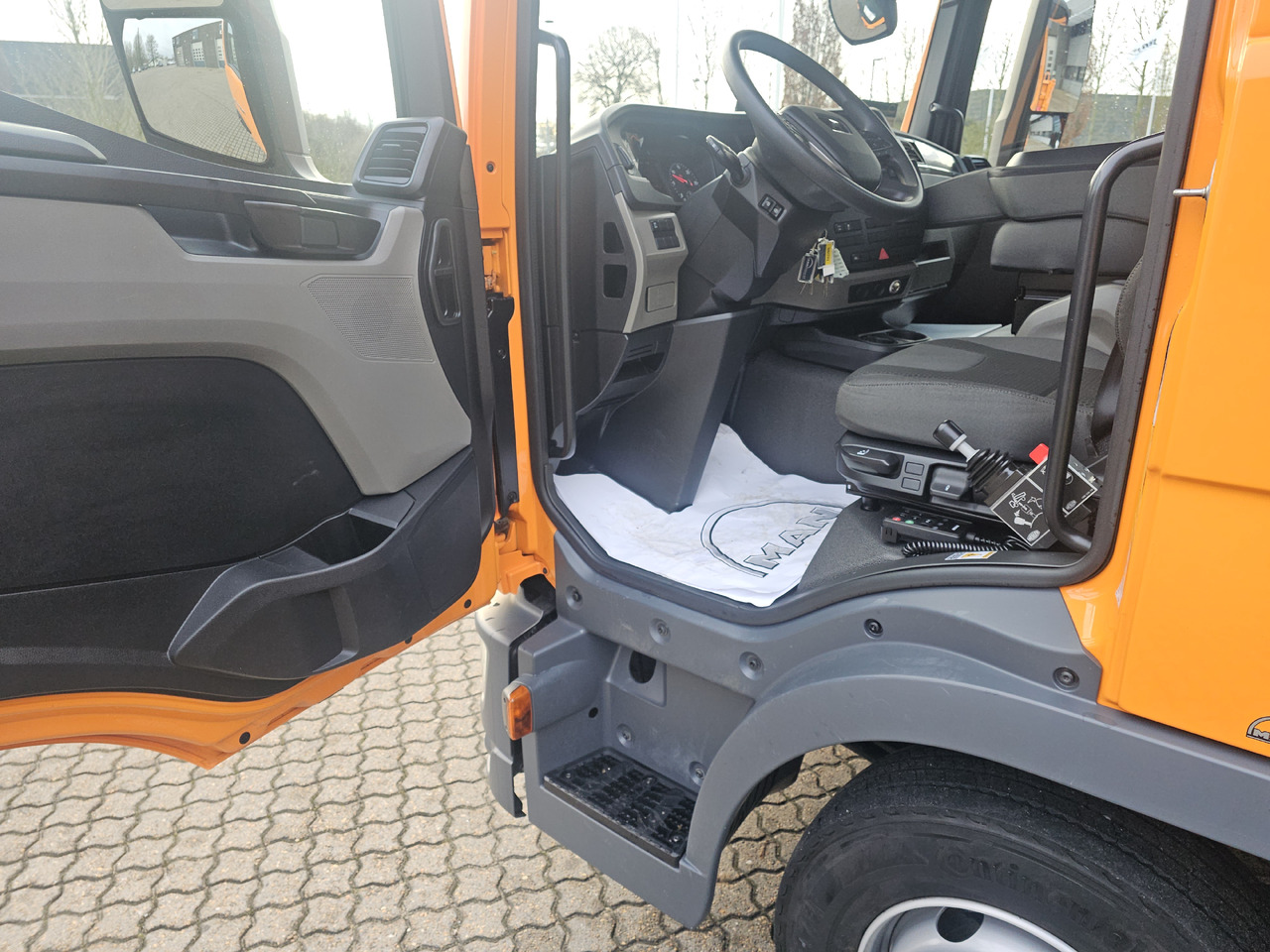 Tipvogn lastbil, Lastbil med kran MAN TGL 8.220: billede 16