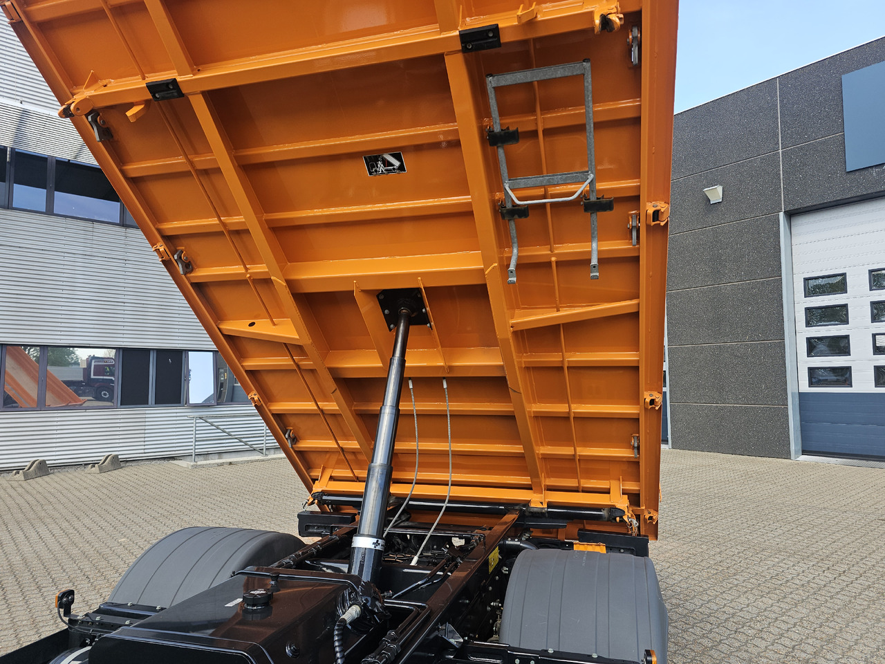 Tipvogn lastbil, Lastbil med kran MAN TGL 8.220: billede 29