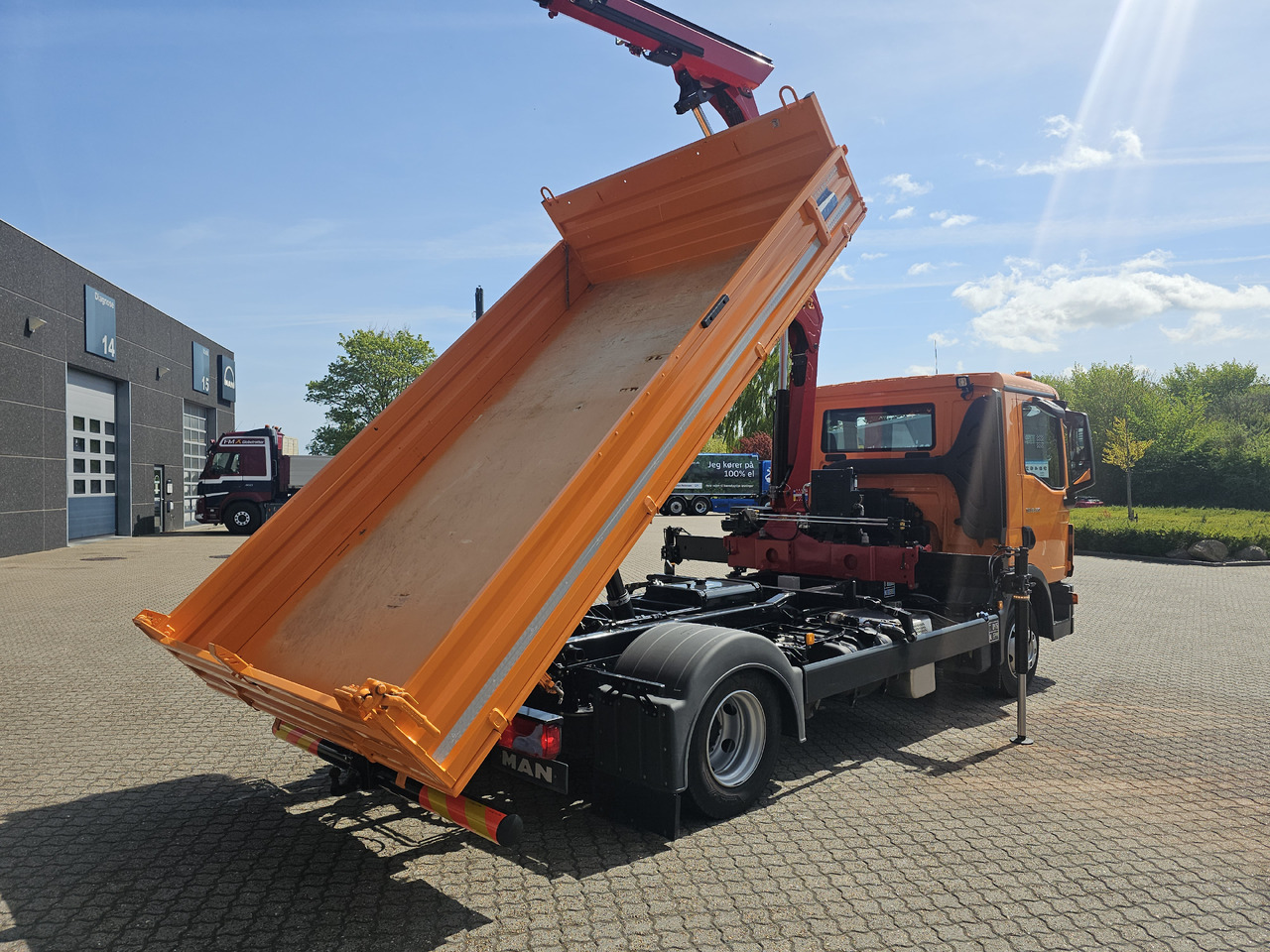 Tipvogn lastbil, Lastbil med kran MAN TGL 8.220: billede 7