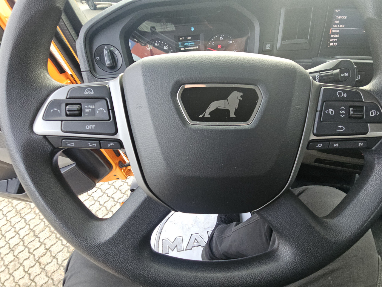 Tipvogn lastbil, Lastbil med kran MAN TGL 8.220: billede 21