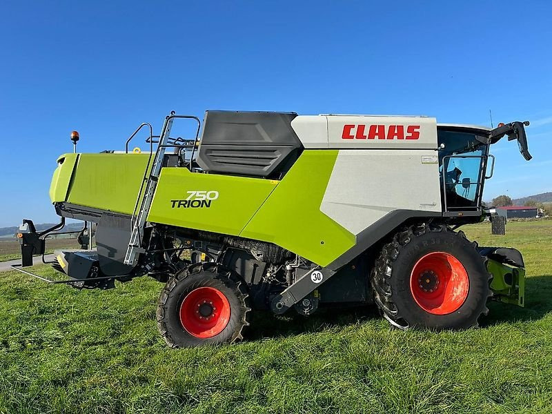Leje en CLAAS Trion 750 CLAAS Trion 750: billede 15