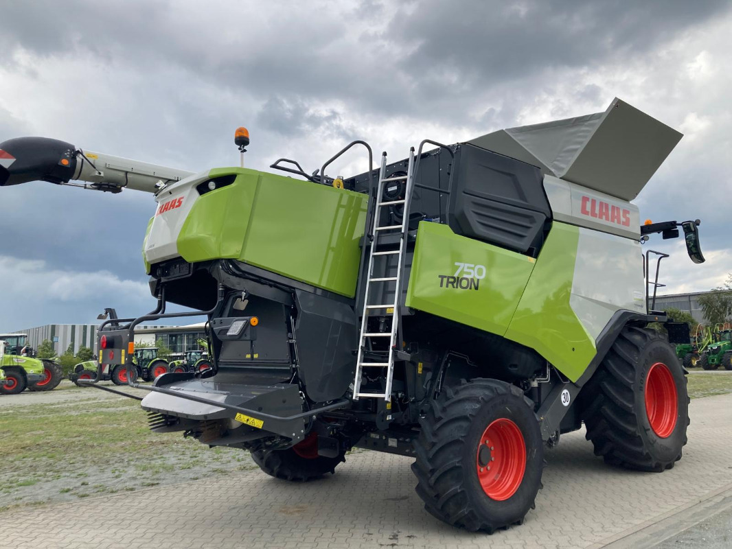 Leje en CLAAS Trion 750 CLAAS Trion 750: billede 6