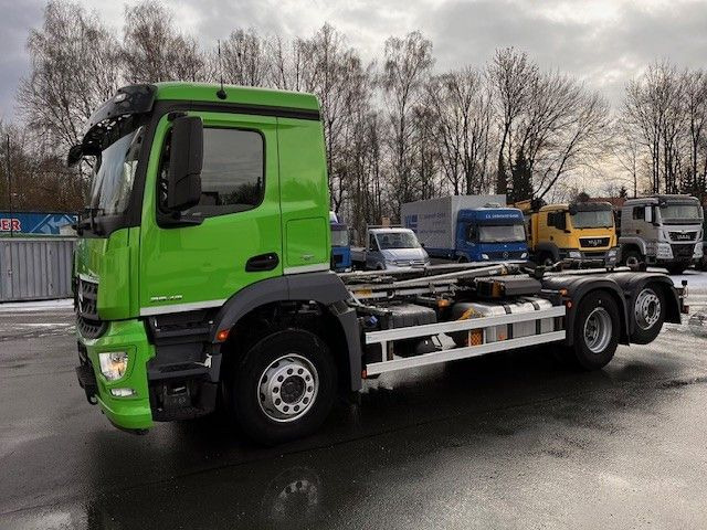 Mercedes-Benz Arocs 2643 Mit Meiller Abrollkipper Top - Lastbil kroghejs: billede 1 Mercedes-Benz Arocs 2643 Mit Meiller Abrollkipper Top - Lastbil kroghejs: billede 1