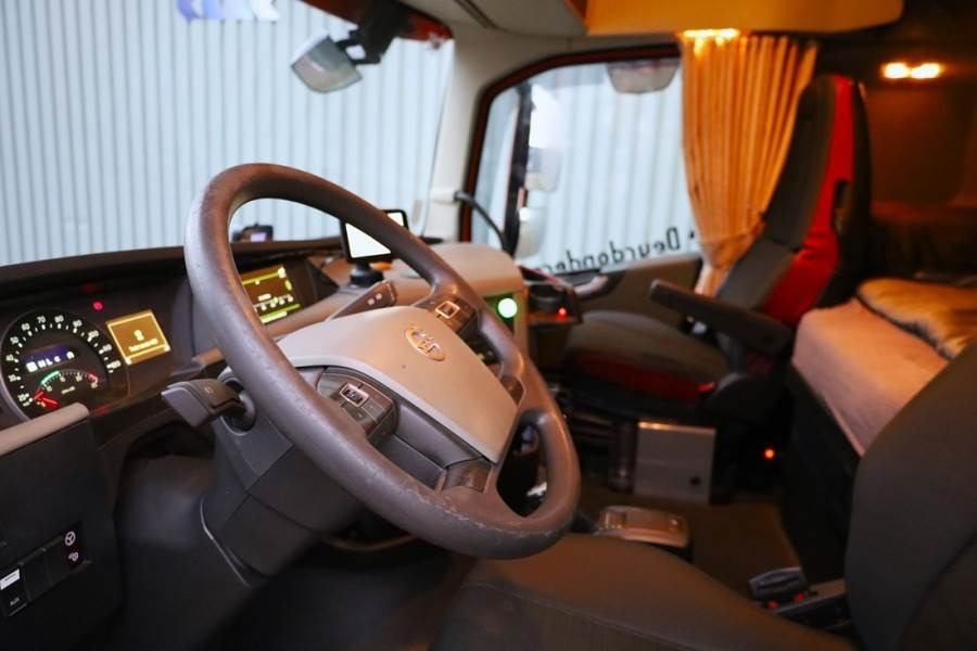 Volvo FH12 With Cormach 135t/m Crane Volvo FH12 10x4 Wit - Alle terræn kran: billede 4 Volvo FH12 With Cormach 135t/m Crane Volvo FH12 10x4 Wit - Alle terræn kran: billede 4