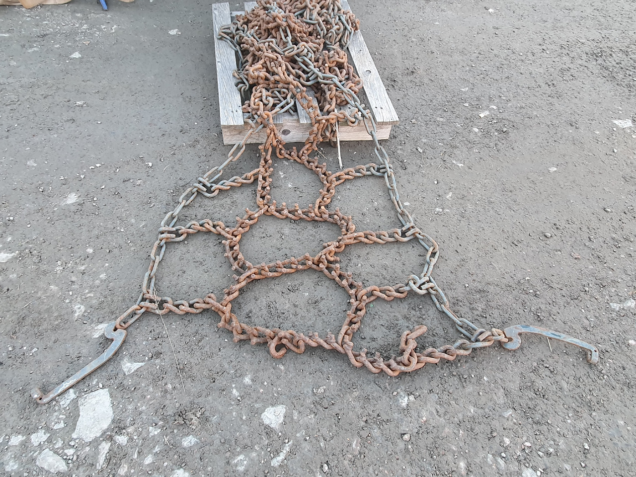 520/70R34 11 mm piggar - Undervognsdele for Landbrugsmaskine: billede 1 520/70R34 11 mm piggar - Undervognsdele for Landbrugsmaskine: billede 1