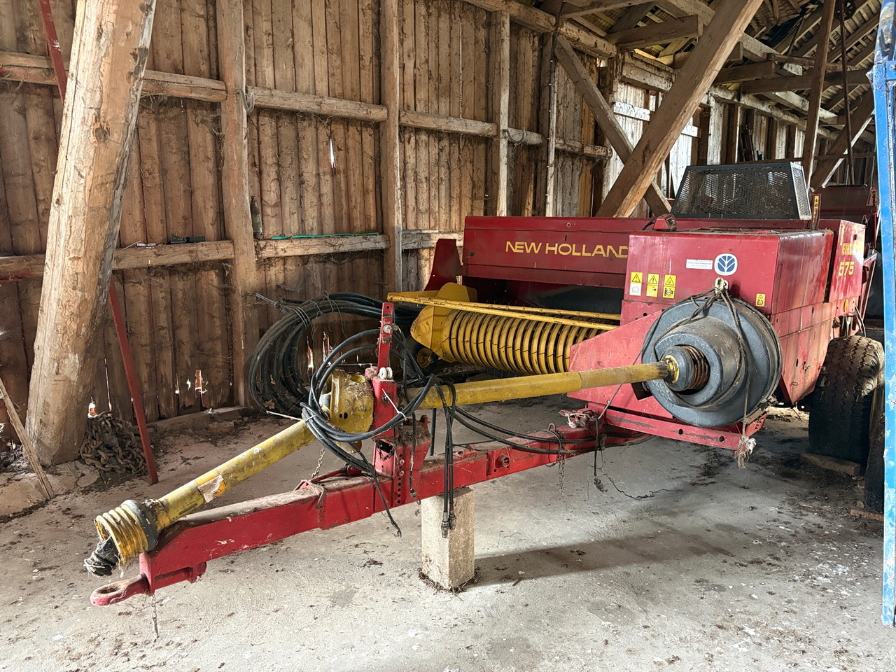 New Holland 575 - Rundballepresse: billede 1 New Holland 575 - Rundballepresse: billede 1