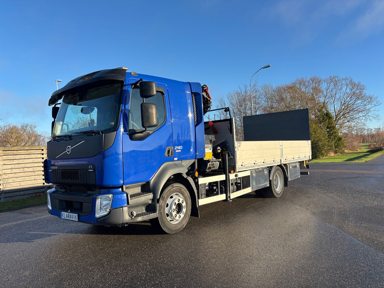 Volvo FL240 - Lastbil med kran: billede 1 Volvo FL240 - Lastbil med kran: billede 1