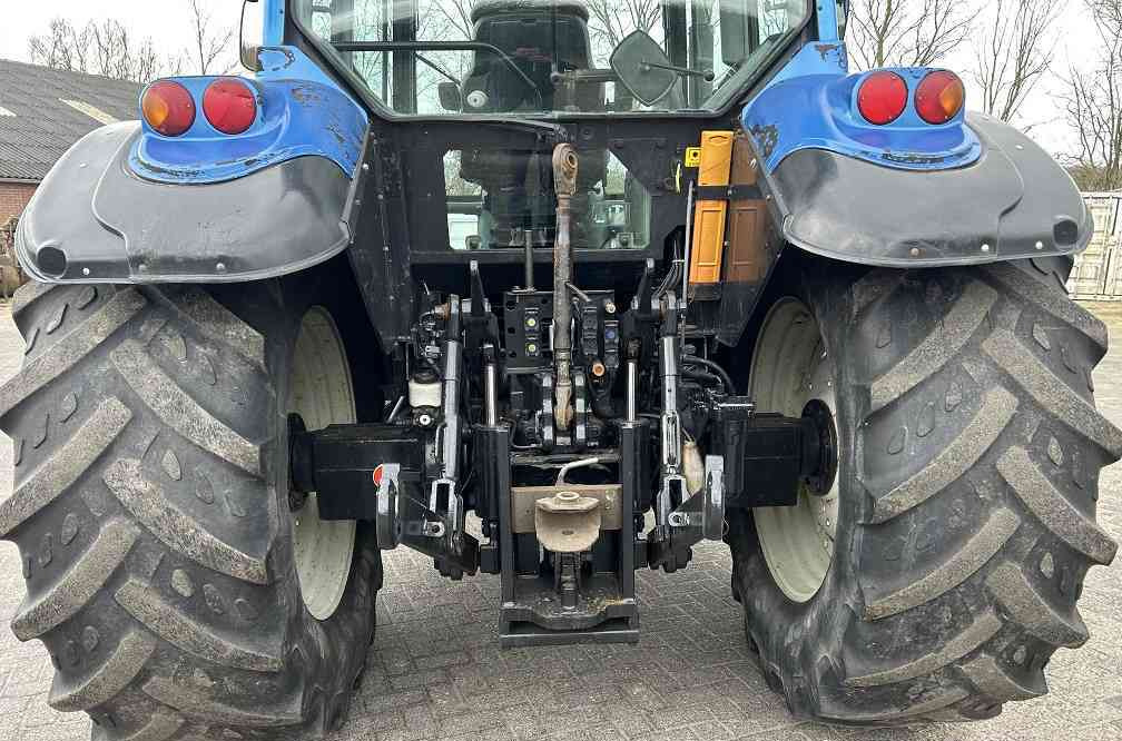 Valtra T130 trekker - Traktor: billede 3 Valtra T130 trekker - Traktor: billede 3