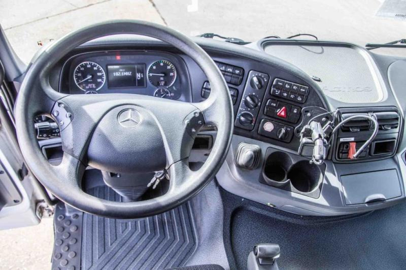 Interior photo 1: Tankbil Mercedes ACTROS 2544-MP3+MAGYAR-INOX-18.200L+6COMP Interior photo 1: Tankbil Mercedes ACTROS 2544-MP3+MAGYAR-INOX-18.200L+6COMP