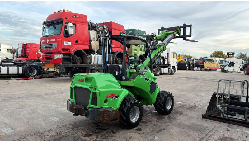 Avant 745 TDL (BELGIAN MACHINE / TOP CONDITION / 4X4 OPTIDRIVE / INCL ATTACHMENTS) - Skridstyret minilæsser på bånd: billede 5 Avant 745 TDL (BELGIAN MACHINE / TOP CONDITION / 4X4 OPTIDRIVE / INCL ATTACHMENTS) - Skridstyret minilæsser på bånd: billede 5