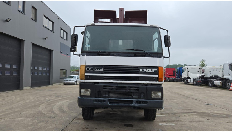DAF 85 CF 340 (EURO 2 / MANUAL PUMP / STEEL SUSP. / POSSIBLE AS CHASSIS / 8X4) - Tipvogn lastbil: billede 2 DAF 85 CF 340 (EURO 2 / MANUAL PUMP / STEEL SUSP. / POSSIBLE AS CHASSIS / 8X4) - Tipvogn lastbil: billede 2