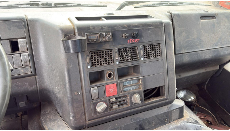 Leje en Iveco Eurotrakker 260 E 37 (POMPE MANUELLE / MANUAL PUMP / LAMES / STEEL SUSP. / BIG AXLE / GRANT PONT) Iveco Eurotrakker 260 E 37 (POMPE MANUELLE / MANUAL PUMP / LAMES / STEEL SUSP. / BIG AXLE / GRANT PONT): billede 18 Leje en Iveco Eurotrakker 260 E 37 (POMPE MANUELLE / MANUAL PUMP / LAMES / STEEL SUSP. / BIG AXLE / GRANT PONT) Iveco Eurotrakker 260 E 37 (POMPE MANUELLE / MANUAL PUMP / LAMES / STEEL SUSP. / BIG AXLE / GRANT PONT): billede 18