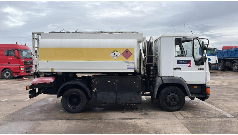 MAN 10.153 (7500L / FULL STEEL / LAMES / BOITE MANUELLE / MANUAL GEARBOX) - Tankbil: billede 3 MAN 10.153 (7500L / FULL STEEL / LAMES / BOITE MANUELLE / MANUAL GEARBOX) - Tankbil: billede 3