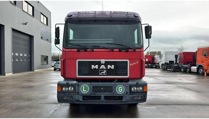 MAN 18.264 F2000 (11000L / EURO 2 / MANUAL GEARBOX / 6 CYLINDER) - Slamsugemaskine: billede 2 MAN 18.264 F2000 (11000L / EURO 2 / MANUAL GEARBOX / 6 CYLINDER) - Slamsugemaskine: billede 2