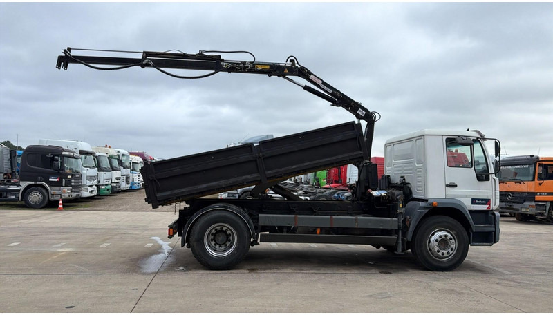 MAN LE 250 (MANUAL PUMP / MANUAL GEARBOX / TIPPER + CRANE / GOOD CONDITION) - Tipvogn lastbil, Lastbil med kran: billede 4 MAN LE 250 (MANUAL PUMP / MANUAL GEARBOX / TIPPER + CRANE / GOOD CONDITION) - Tipvogn lastbil, Lastbil med kran: billede 4