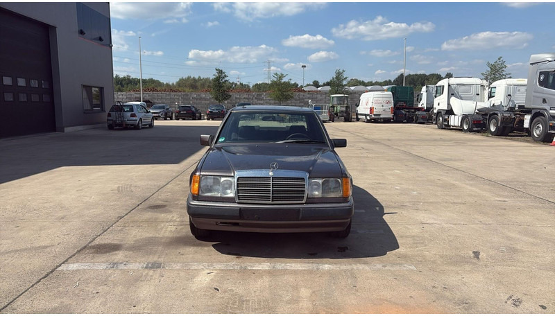 Mercedes-Benz E-Klasse 200 (GERMAN CAR / VOITURE D'ALLEMAGNE / ESSENCE / PETROL / MANUAL) - Sedan: billede 2 Mercedes-Benz E-Klasse 200 (GERMAN CAR / VOITURE D'ALLEMAGNE / ESSENCE / PETROL / MANUAL) - Sedan: billede 2