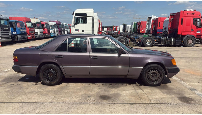 Mercedes-Benz E-Klasse 200 (GERMAN CAR / VOITURE D'ALLEMAGNE / ESSENCE / PETROL / MANUAL) - Sedan: billede 4 Mercedes-Benz E-Klasse 200 (GERMAN CAR / VOITURE D'ALLEMAGNE / ESSENCE / PETROL / MANUAL) - Sedan: billede 4