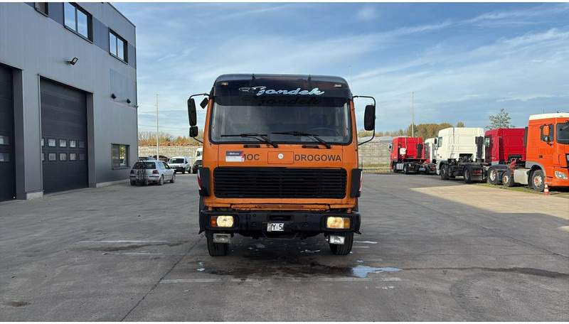 Mercedes-Benz SK 2222 (V6 / FULL STEEL / LAMES / BOITE MANUELLE / POMPE MANUELLE / 8 ROUES / 6X2) - Lastbil chassis: billede 2 Mercedes-Benz SK 2222 (V6 / FULL STEEL / LAMES / BOITE MANUELLE / POMPE MANUELLE / 8 ROUES / 6X2) - Lastbil chassis: billede 2