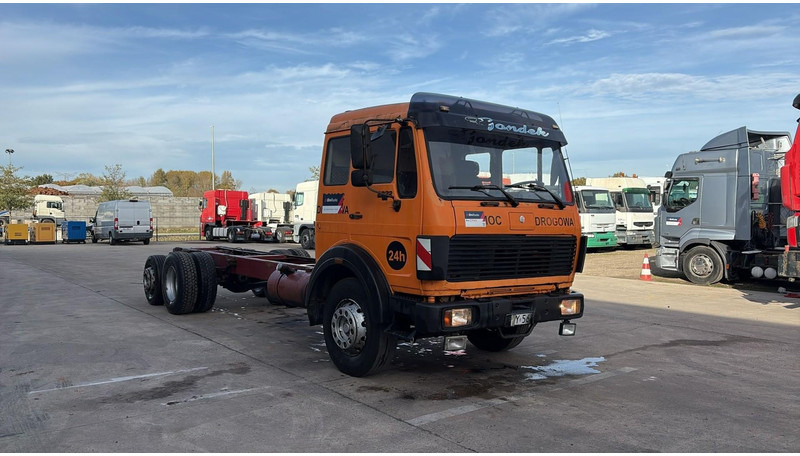 Mercedes-Benz SK 2222 (V6 / FULL STEEL / LAMES / BOITE MANUELLE / POMPE MANUELLE / 8 ROUES / 6X2) - Lastbil chassis: billede 5 Mercedes-Benz SK 2222 (V6 / FULL STEEL / LAMES / BOITE MANUELLE / POMPE MANUELLE / 8 ROUES / 6X2) - Lastbil chassis: billede 5