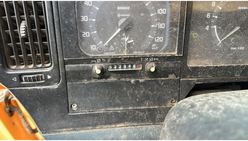 Leje en Renault Kerax 385 (POMPE MANUELLE / MANUAL PUMP / 6X4 / LAMES / GRAND PONT) Renault Kerax 385 (POMPE MANUELLE / MANUAL PUMP / 6X4 / LAMES / GRAND PONT): billede 14