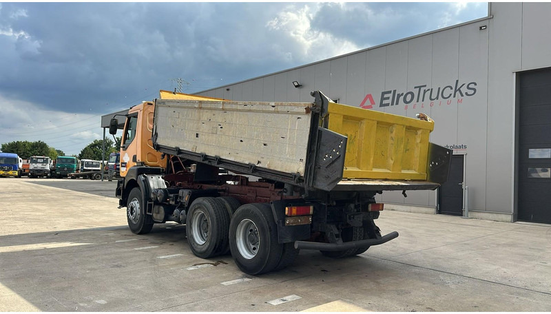 Leje en Renault Kerax 385 (POMPE MANUELLE / MANUAL PUMP / 6X4 / LAMES / GRAND PONT) Renault Kerax 385 (POMPE MANUELLE / MANUAL PUMP / 6X4 / LAMES / GRAND PONT): billede 6