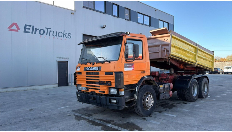 Scania 92 M (MANUAL PUMP / 6X4 / STEEL SUSP. / LAMES / POMPE MANUELLE) - Tipvogn lastbil: billede 1 Scania 92 M (MANUAL PUMP / 6X4 / STEEL SUSP. / LAMES / POMPE MANUELLE) - Tipvogn lastbil: billede 1