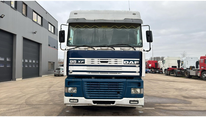 DAF XF 95.380 (EURO 2 / MANUAL GEARBOX / BOITE MANUELLE / TRES PROPRE / CLEAN TRUCK) - Trækker: billede 2 DAF XF 95.380 (EURO 2 / MANUAL GEARBOX / BOITE MANUELLE / TRES PROPRE / CLEAN TRUCK) - Trækker: billede 2