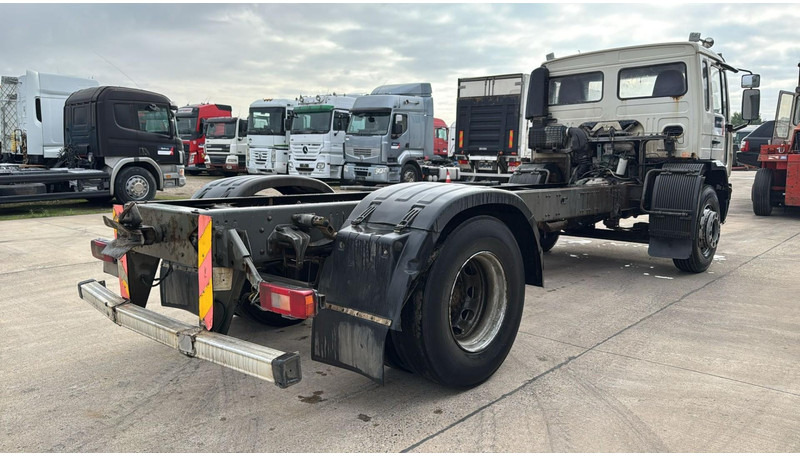 Volvo FL 220 (FULL STEEL SUSP. / 10 BOLTS / 18 TONS / VERY CLEAN CHASSIS !!! / CHASSIS 5.50M LENGHT) - Lastbil chassis: billede 4 Volvo FL 220 (FULL STEEL SUSP. / 10 BOLTS / 18 TONS / VERY CLEAN CHASSIS !!! / CHASSIS 5.50M LENGHT) - Lastbil chassis: billede 4