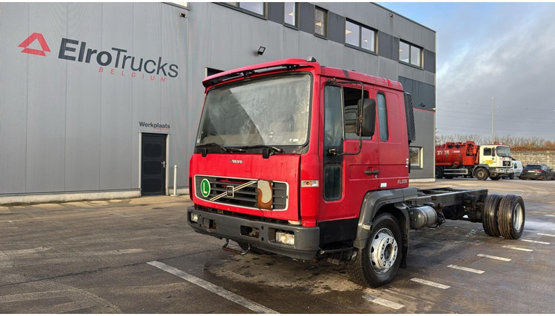 Volvo FL 220 (MANUAL GEARBOX / BOITE MANUELLE) - Lastbil chassis: billede 1 Volvo FL 220 (MANUAL GEARBOX / BOITE MANUELLE) - Lastbil chassis: billede 1