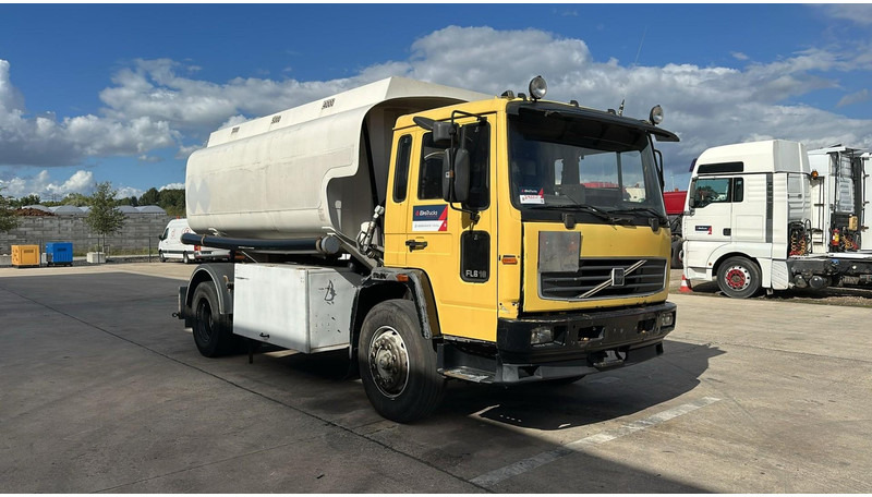 Volvo FL 6-18 (12400 LITERS / 3 COMPARTIMENTS / EURO 2 / STEEL SUSP. / LAMES) - Tankbil: billede 3 Volvo FL 6-18 (12400 LITERS / 3 COMPARTIMENTS / EURO 2 / STEEL SUSP. / LAMES) - Tankbil: billede 3