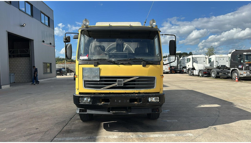 Volvo FL 6-18 (12400 LITERS / 3 COMPARTIMENTS / EURO 2 / STEEL SUSP. / LAMES) - Tankbil: billede 2 Volvo FL 6-18 (12400 LITERS / 3 COMPARTIMENTS / EURO 2 / STEEL SUSP. / LAMES) - Tankbil: billede 2