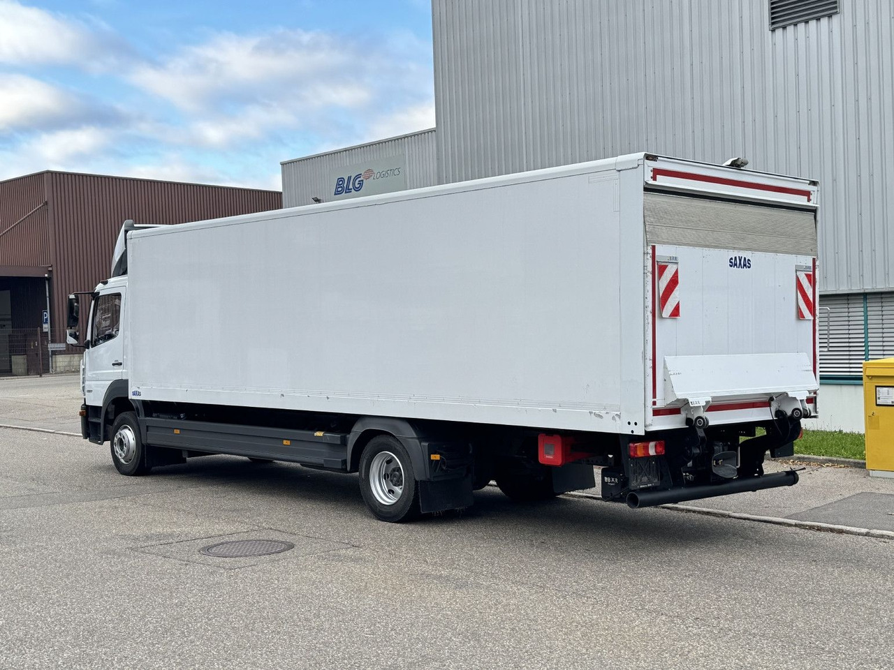 Mercedes-Benz Atego 1227L Koffer 8m LBW Klima Diff. Sperre - Lastbil varevogn: billede 5 Mercedes-Benz Atego 1227L Koffer 8m LBW Klima Diff. Sperre - Lastbil varevogn: billede 5