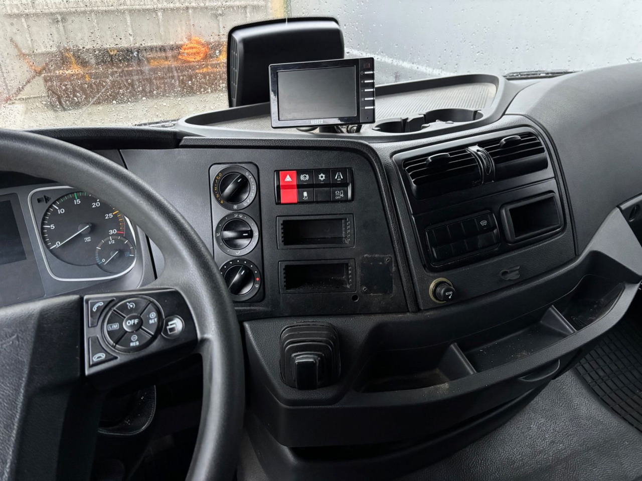 Leje en Mercedes-Benz Atego III 1223L, Klima, LBW, Turbolader defekt Mercedes-Benz Atego III 1223L, Klima, LBW, Turbolader defekt: billede 11 Leje en Mercedes-Benz Atego III 1223L, Klima, LBW, Turbolader defekt Mercedes-Benz Atego III 1223L, Klima, LBW, Turbolader defekt: billede 11