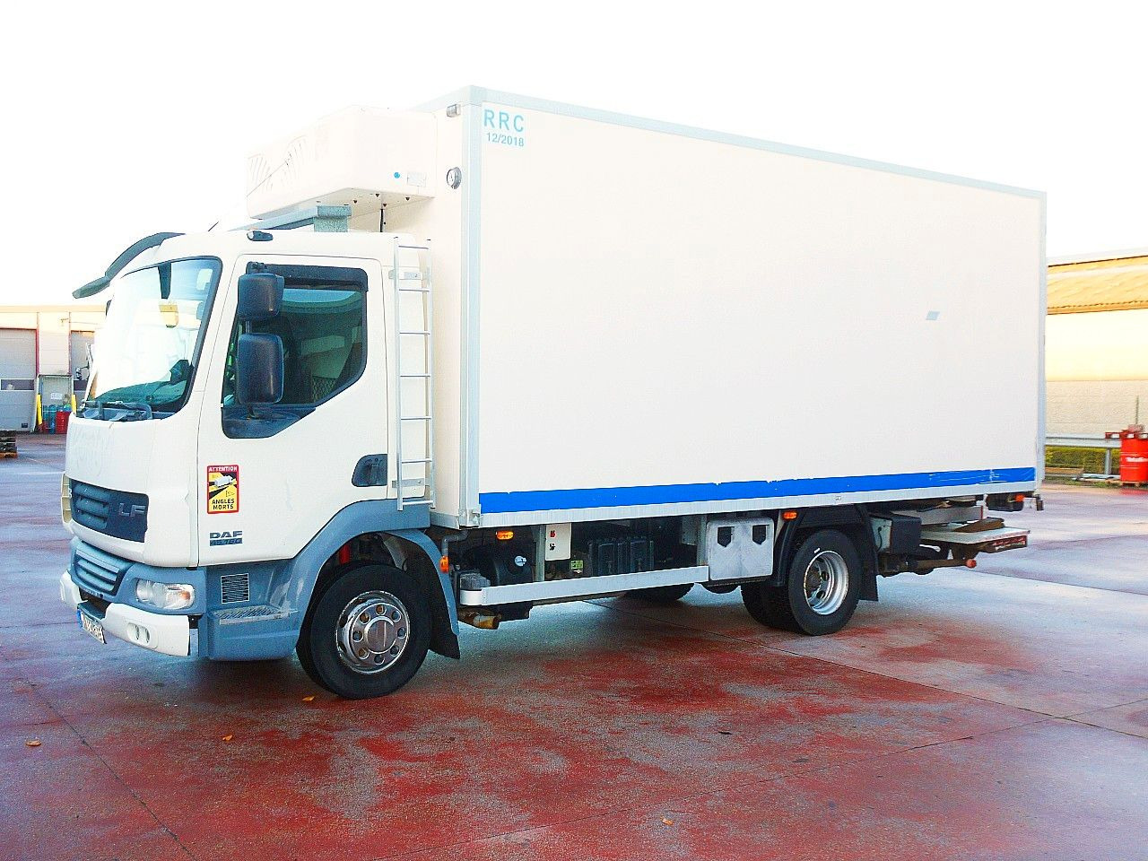 DAF LF 45.160 ISOTHERM KOFFER LADEBORDWAND - Kølevogn lastbil: billede 4 DAF LF 45.160 ISOTHERM KOFFER LADEBORDWAND - Kølevogn lastbil: billede 4