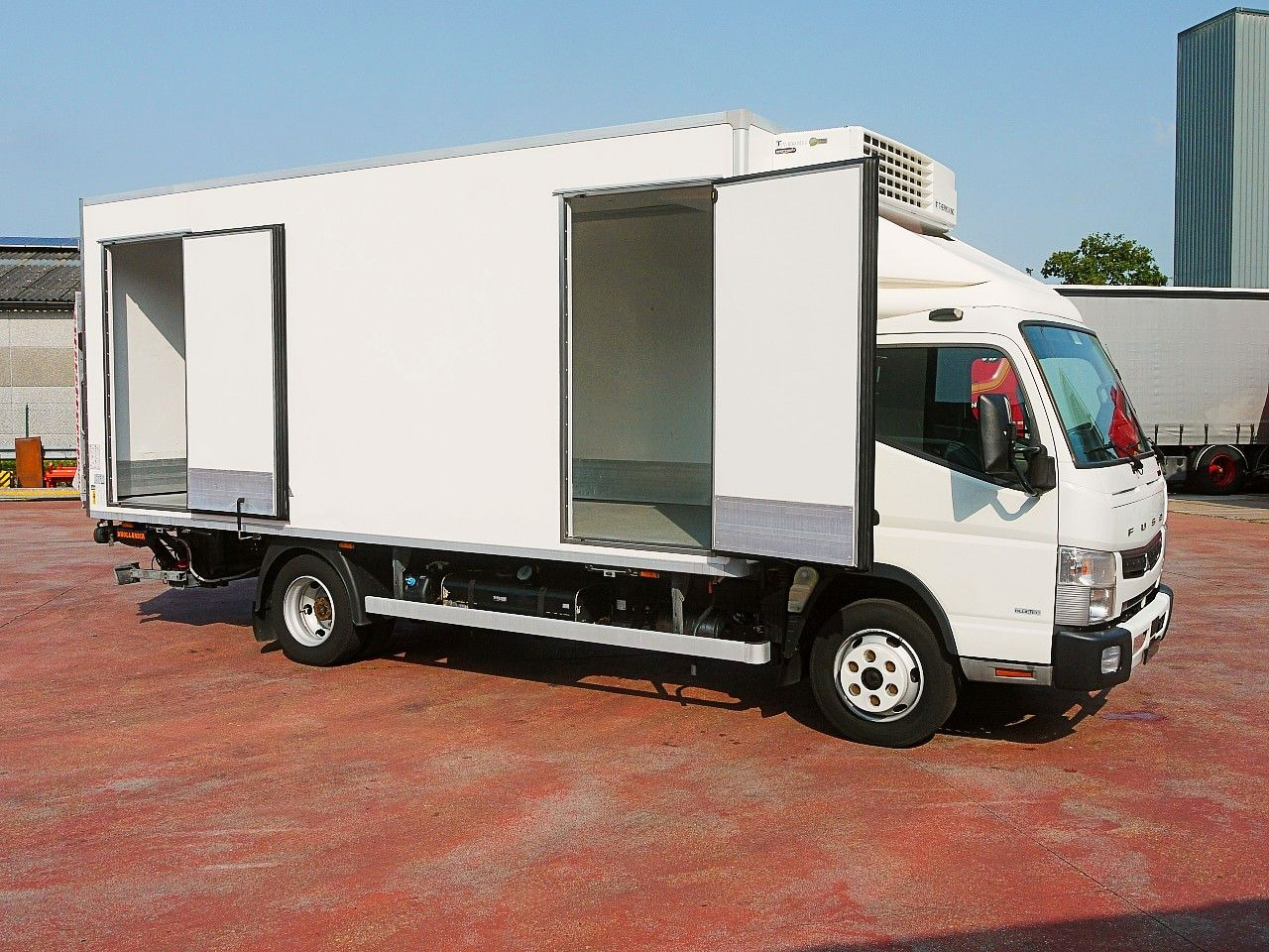 Mitsubishi FUSO CANTER 3.0 KUHLKOFFER THERMOKING V800 MT AC - Kølebil: billede 3 Mitsubishi FUSO CANTER 3.0 KUHLKOFFER THERMOKING V800 MT AC - Kølebil: billede 3