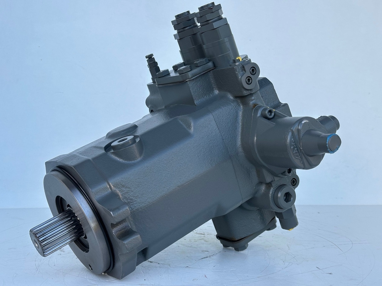 LIEBHERR - LINDE Original Hydromotor Typ:HMF75-02 2560 G 03 mit ID-Nr.10007106. A914 B-LI, A914 LI, A924 B-LI, A924 LI, MG15, MBG12, MG20, MFG10, BG12H #HYX293G00103# - Hydraulisk motor for Hjulgravemaskine: billede 1 LIEBHERR - LINDE Original Hydromotor Typ:HMF75-02 2560 G 03 mit ID-Nr.10007106. A914 B-LI, A914 LI, A924 B-LI, A924 LI, MG15, MBG12, MG20, MFG10, BG12H #HYX293G00103# - Hydraulisk motor for Hjulgravemaskine: billede 1